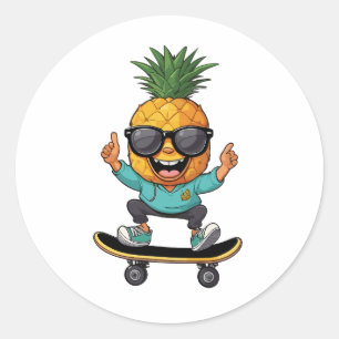 Cartoon Ananas met zonnebril op een skateboard Ronde Sticker