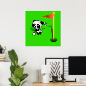 Cartoon Baby Panda Beer Golfing op de Groenen Poster (Thuiskantoor)