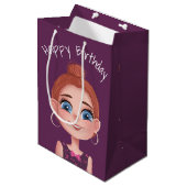 Cartoon Birthday Girl op Paars Medium Cadeauzakje (Voorkant Gekanteld)
