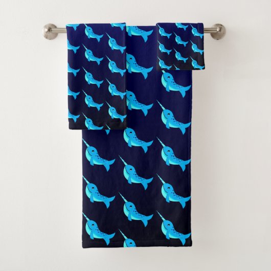 Cartoon blauw narwals patroon op Navy Blue Bad Handdoek (Insitu)