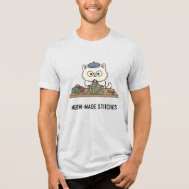 Cartoon Blauwe Baret Kat Breiend met Kleurig Garen Tri-Blend Shirt