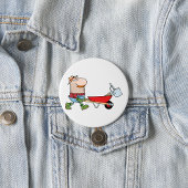 Cartoon boer met kruiwagen en gereedschap ronde button 7,6 cm