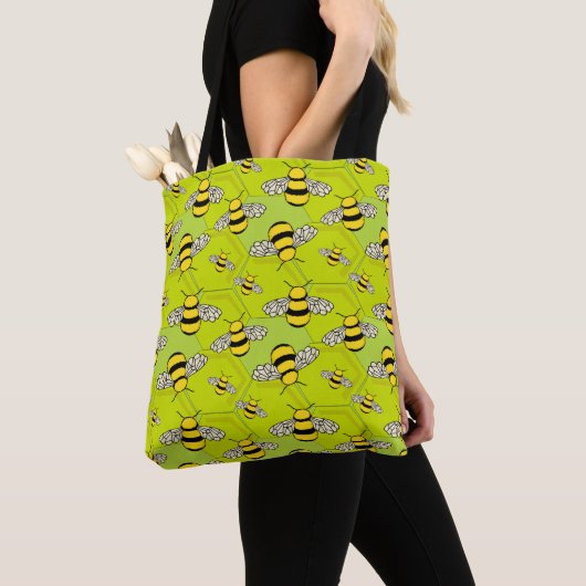 Cartoon Bumble Bees en Beehive Green Yellow Tote Bag (Dichtbij)