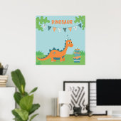 Cartoon dinosaur verjaardagstaart blaast kaars poster (Thuiskantoor)
