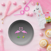 Cartoon flamingo's dragen kleurrijke winterlaarzen papieren bordje (Feest)