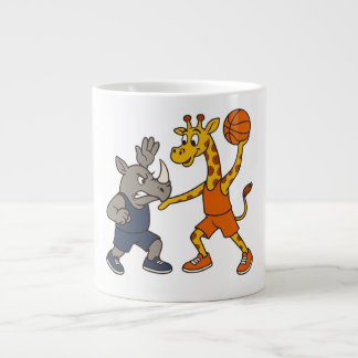 Cartoon giraffe & rhino playing basketball grote koffiekop