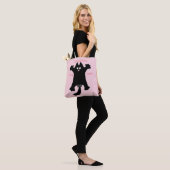 #cartoon #grappig # kat gooit kussen tote bag (Op model)