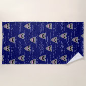 Cartoon Great White Shark Ocean Waves Surfer Strandlaken (Voorkant)