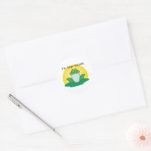 Cartoon Green Frog op Lily Pad Ronde Sticker (Envelop)