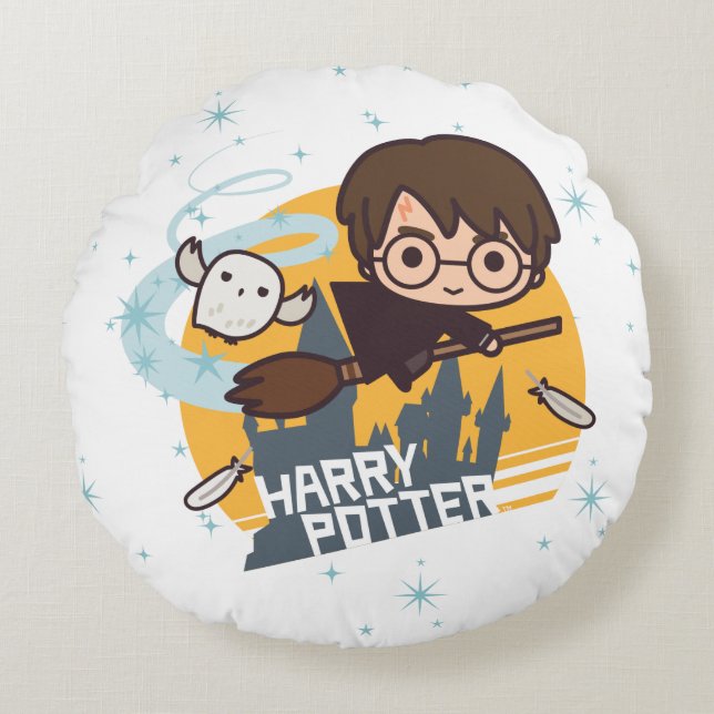 Cartoon Harry en Hedwig Flying Past Hogwarts Rond Kussen (Voorkant)
