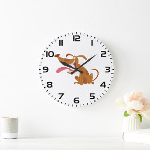 Cartoon hond met grote glimlach en tong uit klok