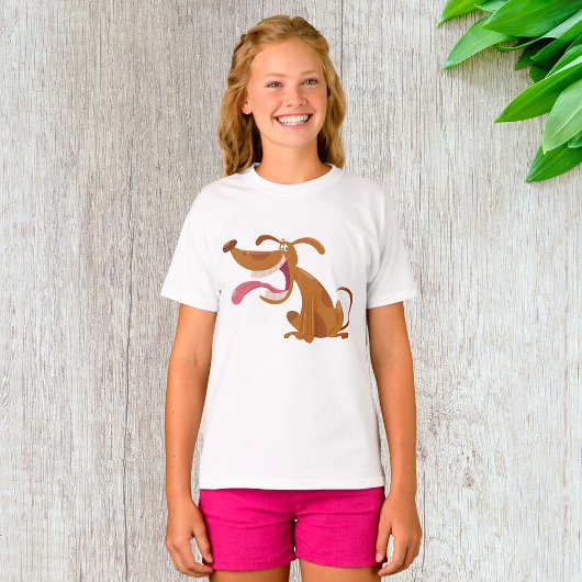 Cartoon hond met grote glimlach en tong uit t-shirt