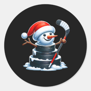 Cartoon ijshockeypuck sneeuwman met kerstmannenhoe ronde sticker