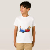 Cartoon jongen en meisje in Bumper Cars T-shirt (Voorkant volledig)