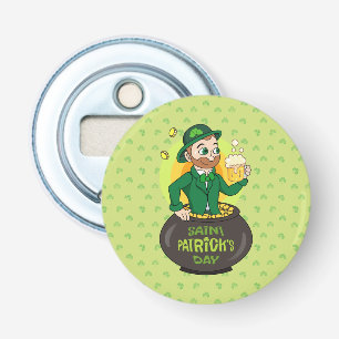 Cartoon kabouter in een gouden pot met een pint button flesopener