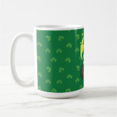 Cartoon kabouter in een gouden pot met een pint koffiemok (Links)