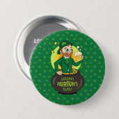 Cartoon kabouter in een gouden pot met een pint ronde button 7,6 cm (Voorkant /achterkant)