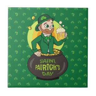 Cartoon kabouter in een pot met goud met een pint  tegeltje