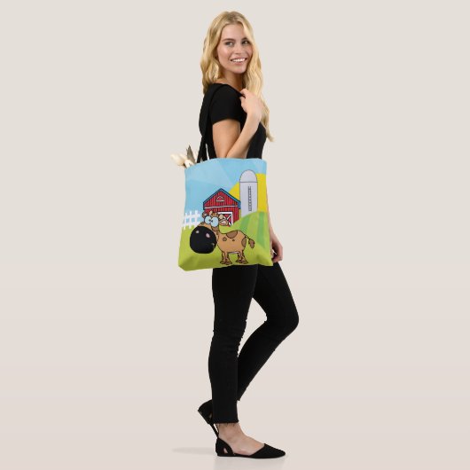 Cartoon kalf op een Boerderij Tote Bag (Op model)