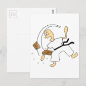 Cartoon Karate Man Chopping Wooden Board met hand Briefkaart (Voorkant / Achterkant)