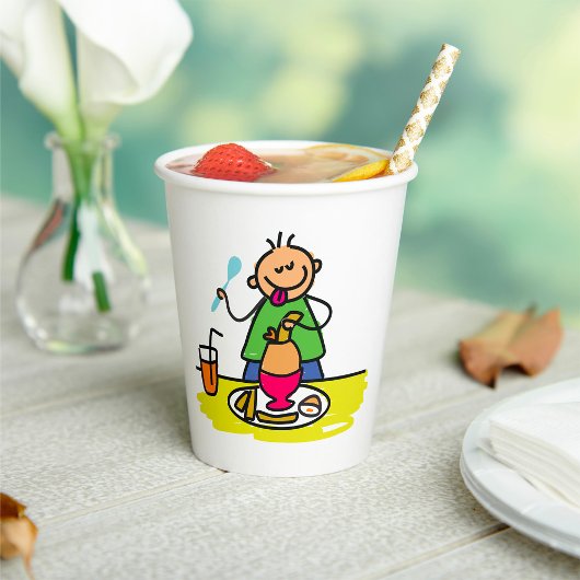 Cartoon Kind Genieten van Maaltijd met Juice and E Papieren Bekers