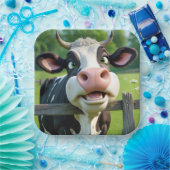 Cartoon Koe peering over een hek Papieren Bordje (Feest)