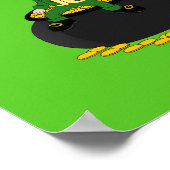Cartoon leprechaun zit op een goudpot poster (Hoek)
