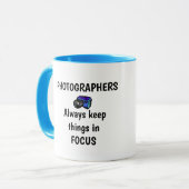 Cartoon man met camera-mok mok (Voorkant links)