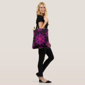 Cartoon Mandala Bloemroze en zwart Tote Bag (Op model)