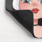 Cartoon meisje met hoofdtelefoon op grijs muismat (Hoek)