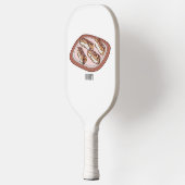 Cartoon met chocolade eclair pickleball paddle (Links)