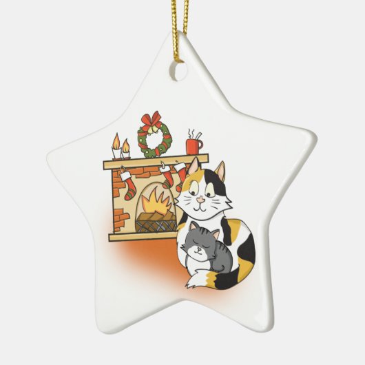 Cartoon Moeder Kat en Kitten bij Gezellige Haard Keramisch Ornament (Links)