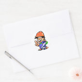 Cartoon monteur bouwvakker met sleutel ronde sticker (Envelop)