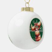 Cartoon Moose op groen gebreid patroon Keramische Bal Ornament (Links)