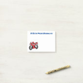 Cartoon motorfiets voor cute red sport post-it® notes (Op bureau)
