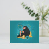 Cartoon NIFFLER™ met gouden munten Briefkaart (Staand voorkant)