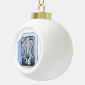 Cartoon olifant zit in een koelkast keramische bal ornament (Rechts)
