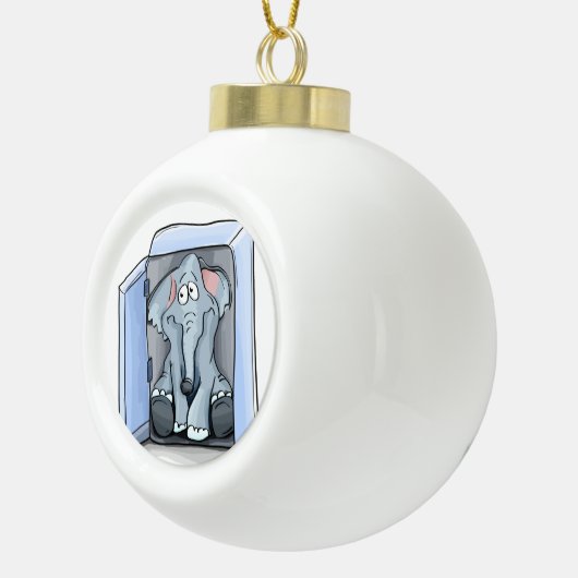 Cartoon olifant zit in een koelkast keramische bal ornament (Rechts)