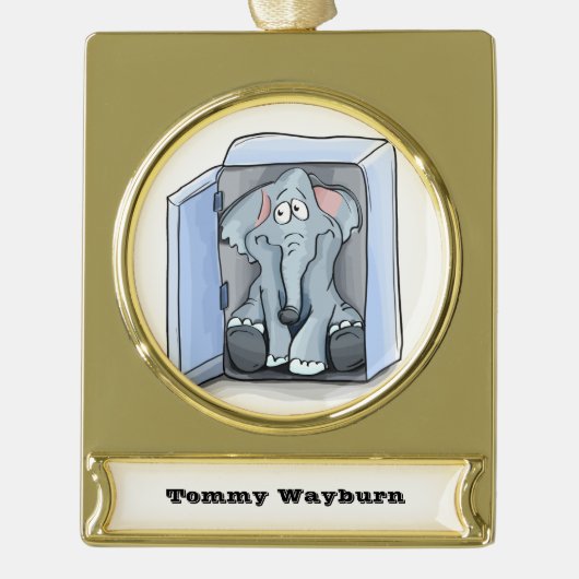 Cartoon olifant zit in een koelkast verguld banner ornament (Voorkant)