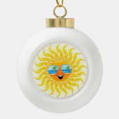 Cartoon op de zomerzon met zonnebril keramische bal ornament (Voorkant)