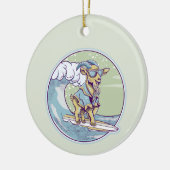 Cartoon op een surfplank keramisch ornament (Links)