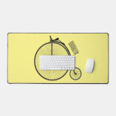 Cartoon op wiel met hoge wielaandrijving bureaumat (Keyboard & Muis)