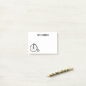 Cartoon op wiel met hoge wielaandrijving post-it® notes (Op bureau)