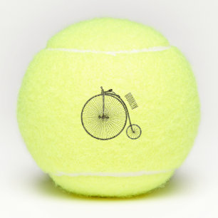 Cartoon op wiel met hoge wielaandrijving tennisballen