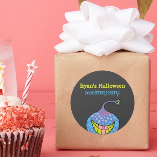 Cartoon Paarse monster Alien Kind Halloween Party Ronde Sticker (Feest)