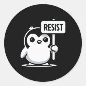 Cartoon Penguin Holding "RESIST" Sign – B & W Ronde Sticker (Voorkant)