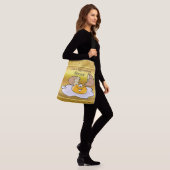 cartoon personage frituurde eicel met grote glimla crossbody tas (Op model)