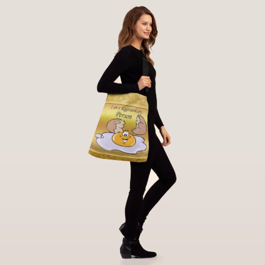 cartoon personage frituurde eicel met grote glimla crossbody tas (Op model)