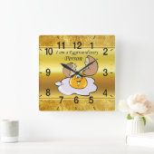 cartoon personage frituurde eicel met grote glimla vierkante klok (Huis)