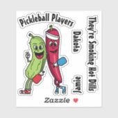 Cartoon Pickle en Pepper Hot Dill Pickleball Team Sticker (Vel)
